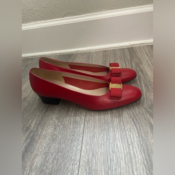 Salvatore Ferragamo Women’s Vara Red Leather Bow Low Pumps Size 8.5 /very narrow - Picture 3 of 12